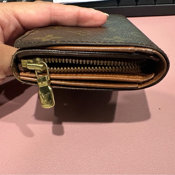 Great Condition - AUTHENTIC LV WALLET - Picture 7 of 13